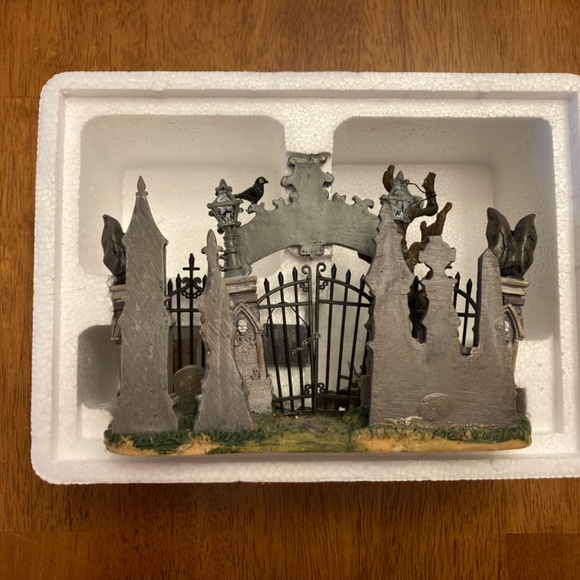 Lemax Spooky Town Cemetery Gate - Picture 3 of 3